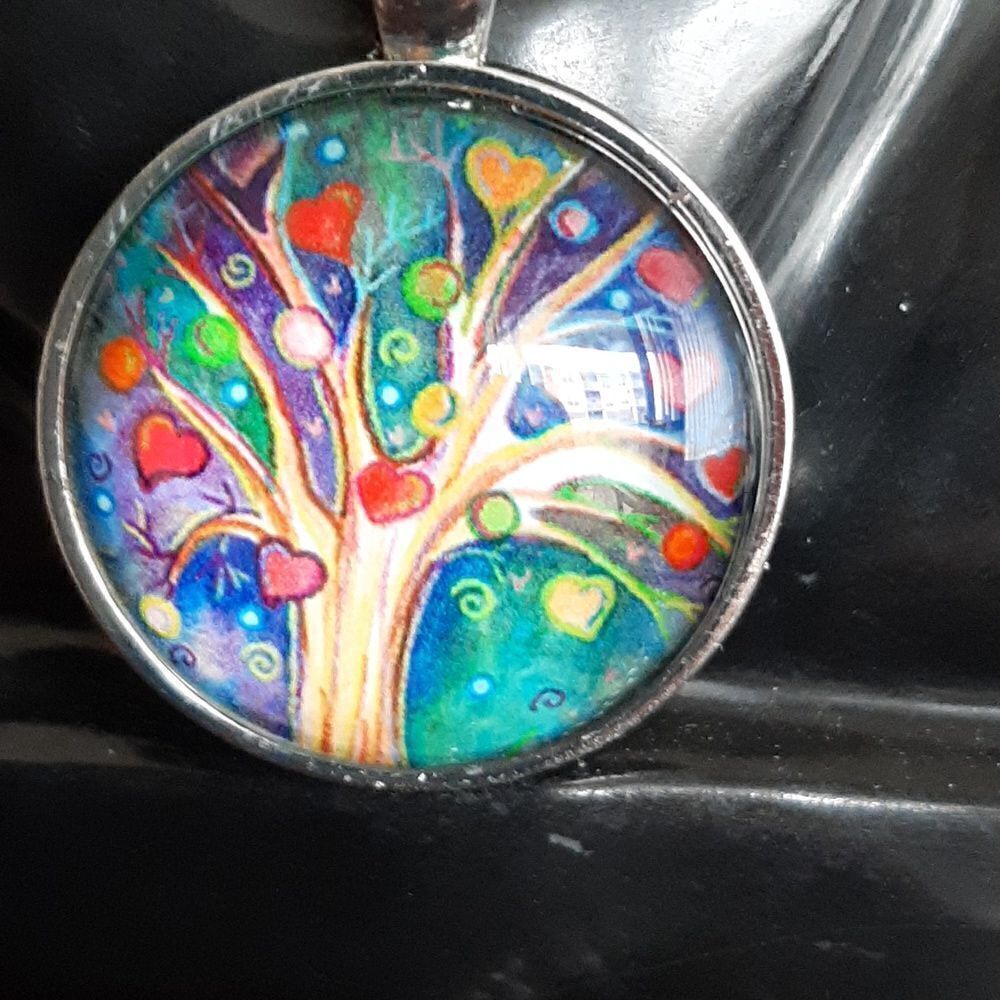 NWOT Tree of Life glass cabochon necklace
